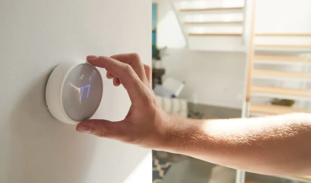 Maximum Comfort Heat and Air Conditioning Thermostat