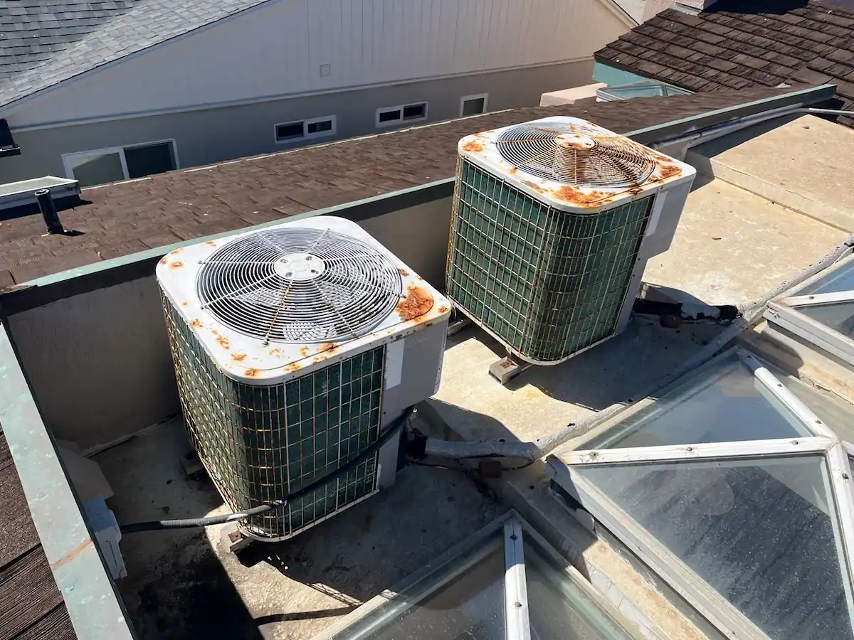 Previous HVAC equipment before Maximum Comfort's La Jolla installation
